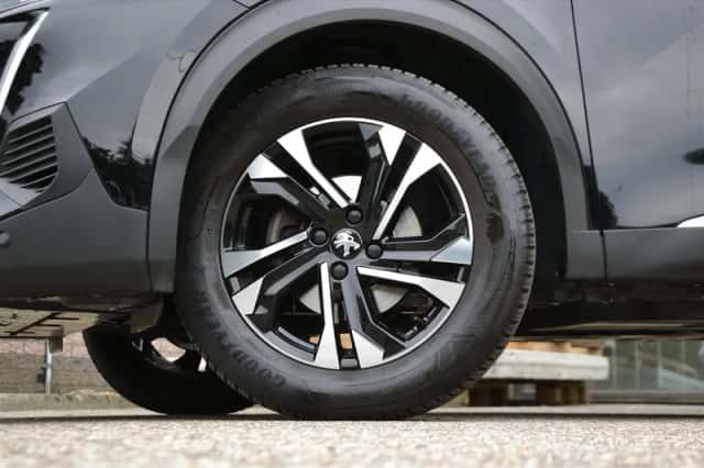 Peugeot 2008 (2023) thumbnail 5