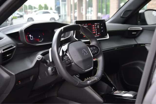 Peugeot 2008 (2023) thumbnail 6