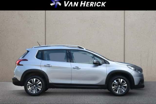 Peugeot 2008 (2018) thumbnail 3