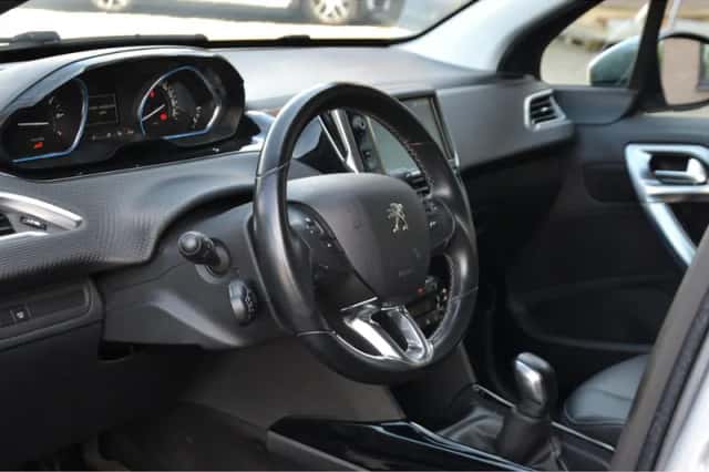 Peugeot 2008 (2018) thumbnail 5