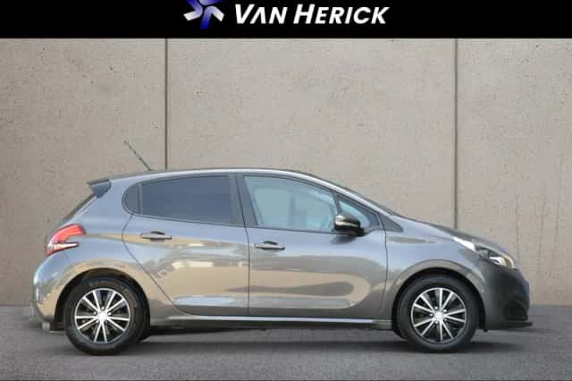 Peugeot 208 (2018) thumbnail 3