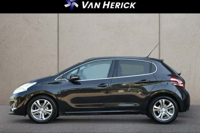 Peugeot 208 (2012) thumbnail 2