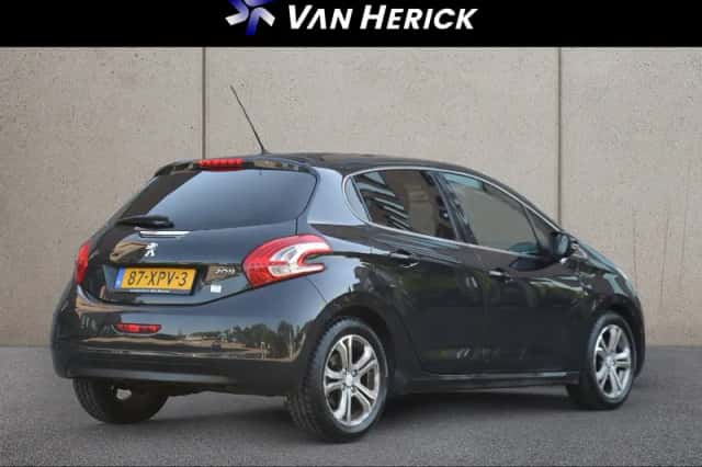 Peugeot 208 (2012) thumbnail 4