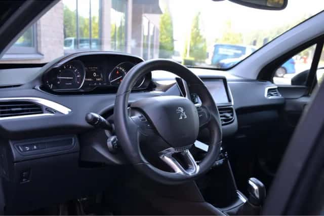 Peugeot 208 (2012) thumbnail 5