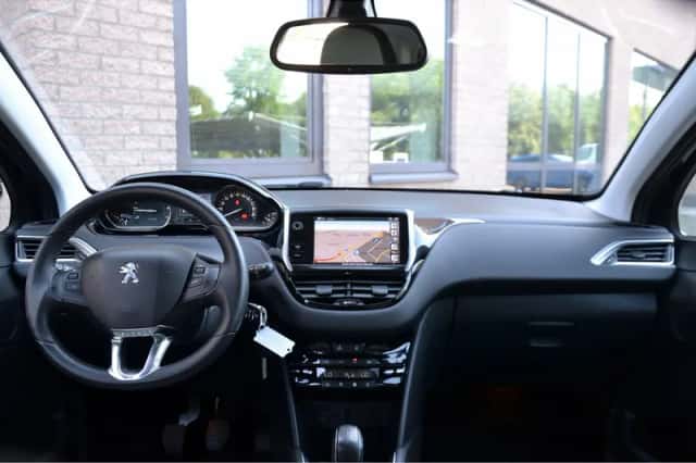 Peugeot 208 (2012) thumbnail 6