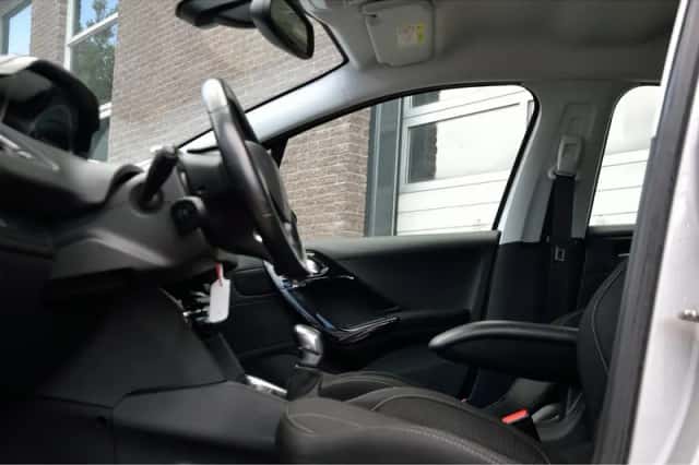 Peugeot 208 (2018) thumbnail 6
