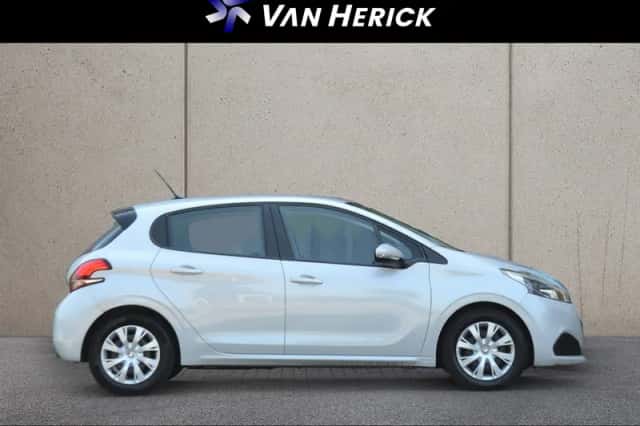 Peugeot 208 (2017) thumbnail 3