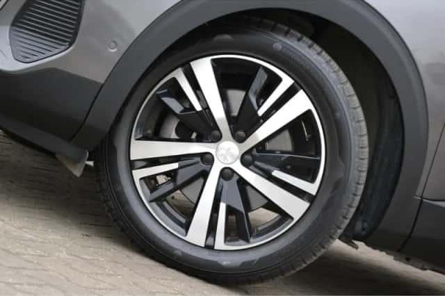 Peugeot 3008 (2023) thumbnail 6