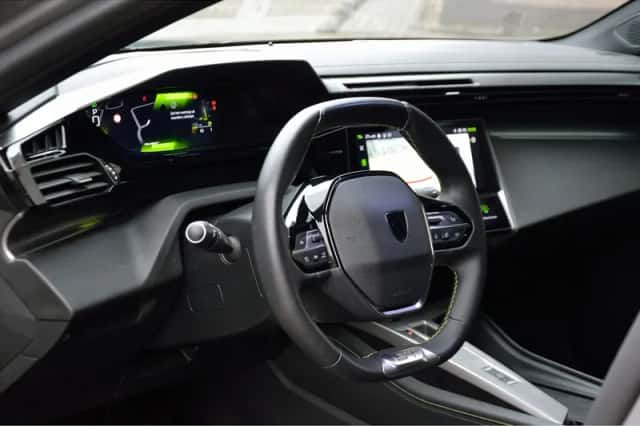 Peugeot 308 (2024) thumbnail 5