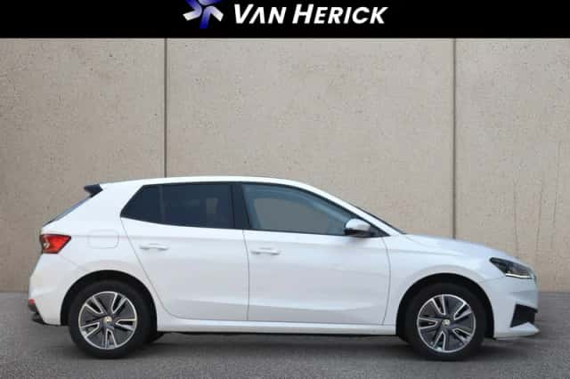 Škoda Fabia (2023) thumbnail 3