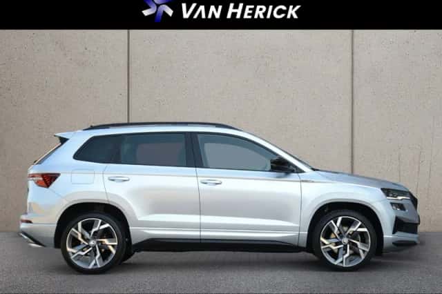 Škoda Karoq (2023) thumbnail 3