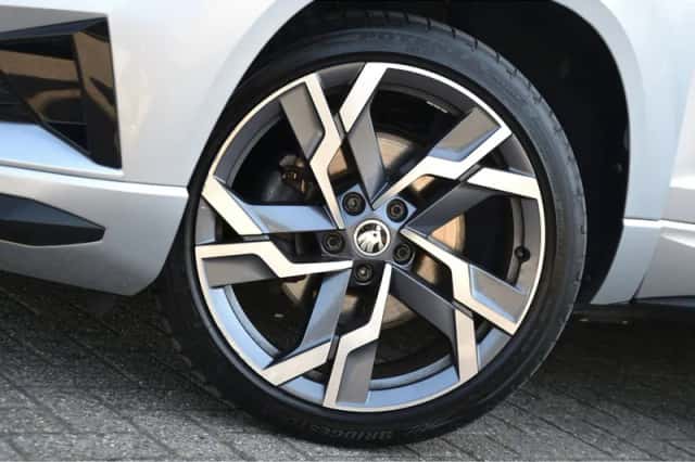 Škoda Karoq (2023) thumbnail 5