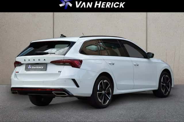 Škoda Octavia (2021) thumbnail 4