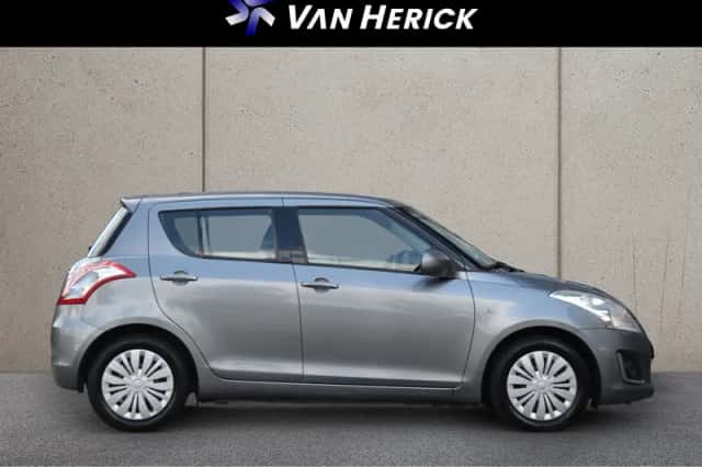 Suzuki Swift (2015) thumbnail 3