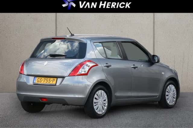 Suzuki Swift (2015) thumbnail 4
