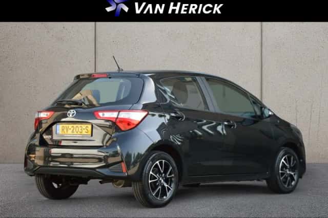 Toyota Yaris (2018) thumbnail 4