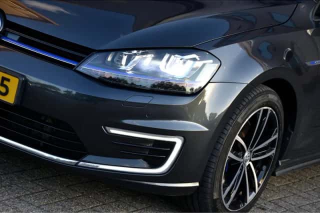 Volkswagen Golf (2015) thumbnail 5