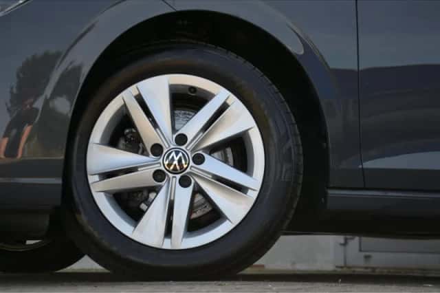 Volkswagen Golf (2024) thumbnail 5