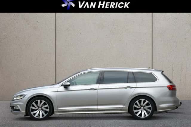 Volkswagen Passat (2017) thumbnail 2