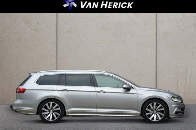 Volkswagen Passat (2017) thumbnail 3