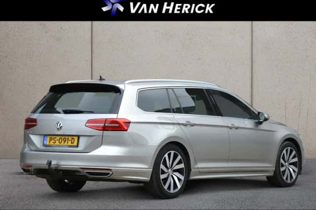 Volkswagen Passat (2017) thumbnail 4