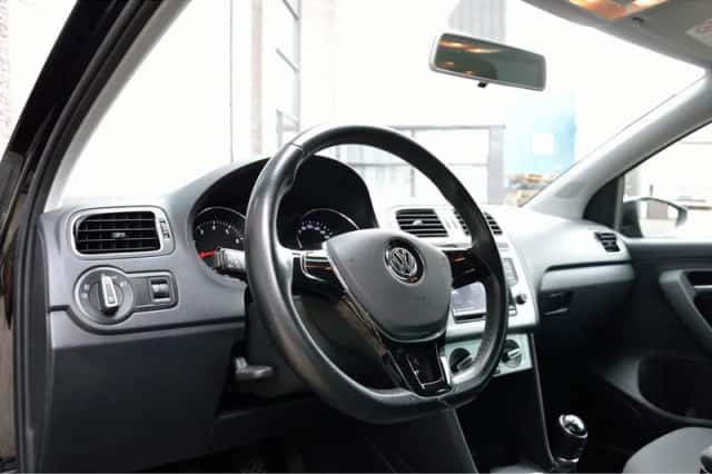 Volkswagen Polo (2015) thumbnail 5