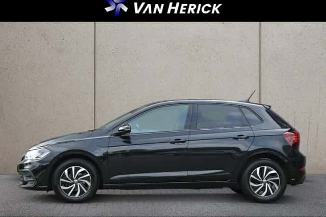 Volkswagen Polo (2022) thumbnail 2