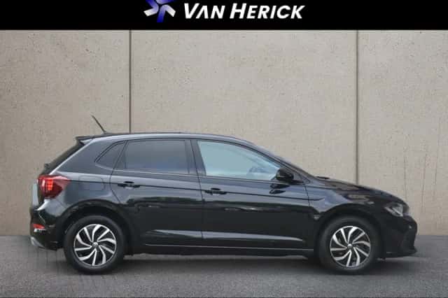 Volkswagen Polo (2022) thumbnail 3