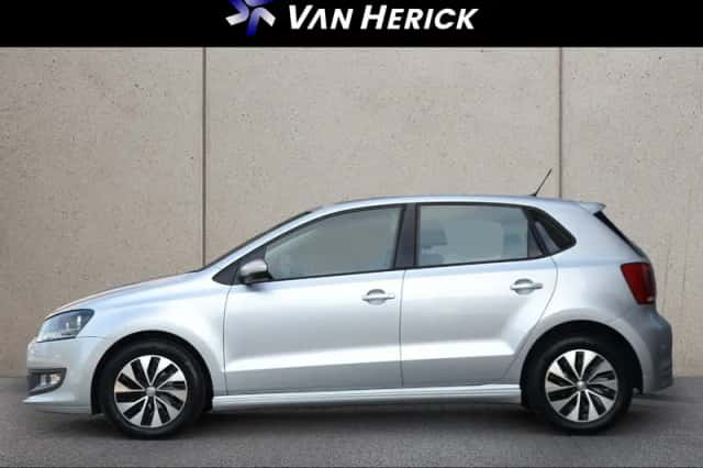 Volkswagen Polo (2016) thumbnail 2