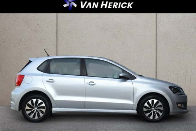 Volkswagen Polo (2016) thumbnail 3