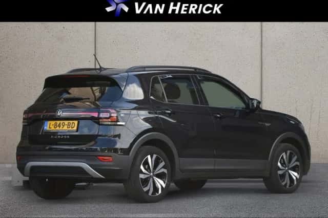 Volkswagen T-Cross (2021) thumbnail 4