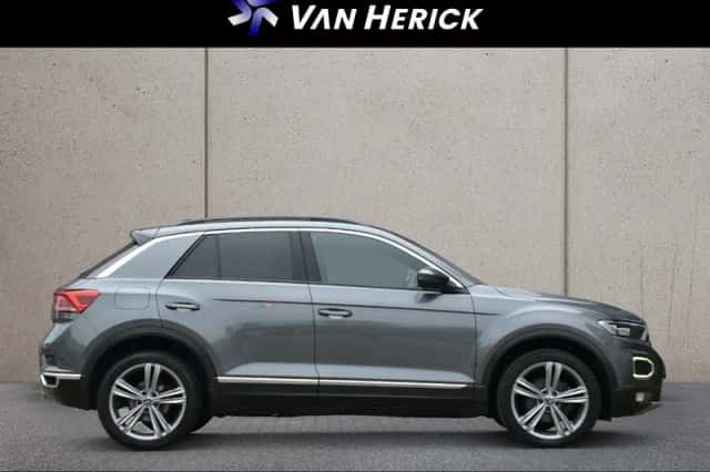 Volkswagen T-Roc (2022) thumbnail 3