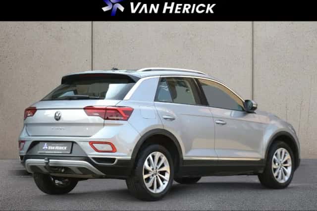 Volkswagen T-Roc (2023) thumbnail 4