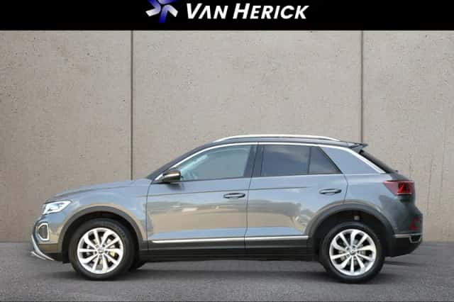 Volkswagen T-Roc (2022) thumbnail 2