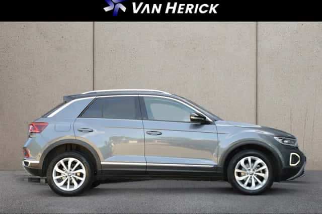 Volkswagen T-Roc (2022) thumbnail 3