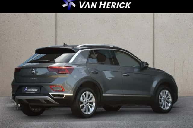 Volkswagen T-Roc (2022) thumbnail 4