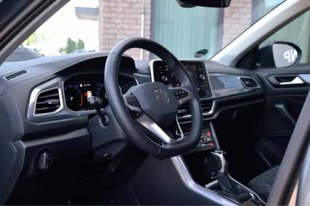 Volkswagen T-Roc (2022) thumbnail 5