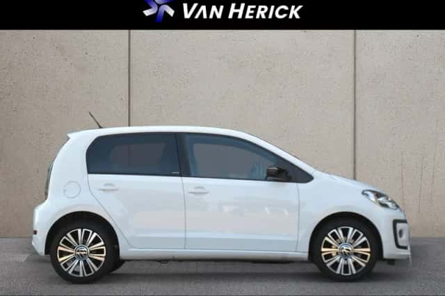 Volkswagen Up! (2022) thumbnail 3