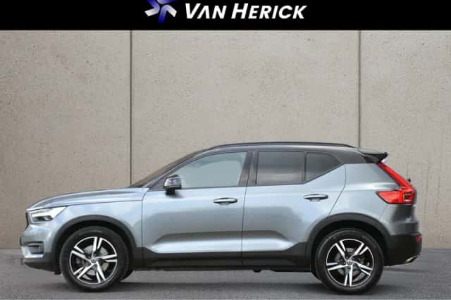 Volvo XC40 (2018) thumbnail 2