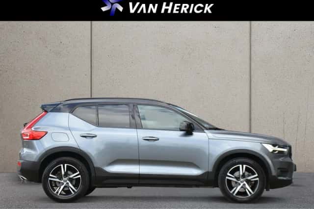 Volvo XC40 (2018) thumbnail 3