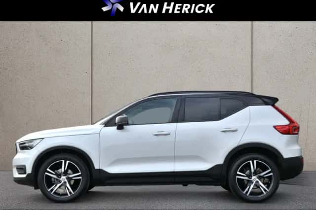 Volvo XC40 (2021) thumbnail 2