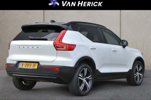 Volvo XC40 (2021) thumbnail 4