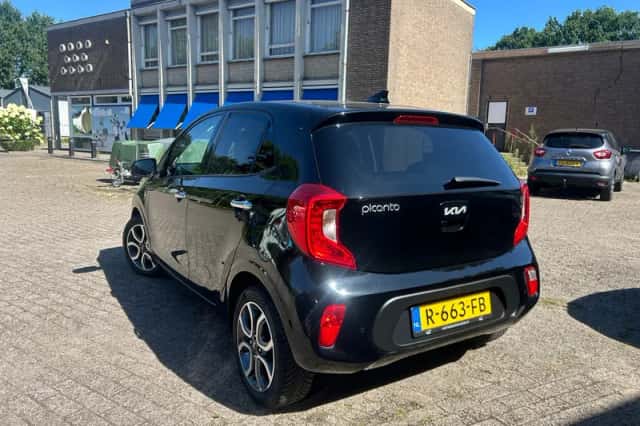 Kia Picanto (2022) thumbnail 2