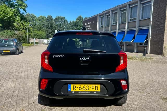 Kia Picanto (2022) thumbnail 3