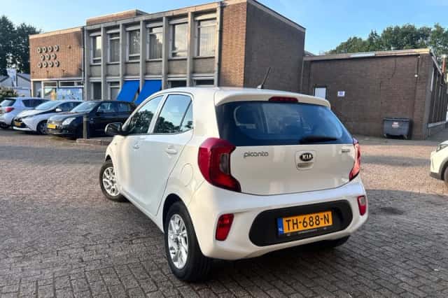 Kia Picanto (2018) thumbnail 2