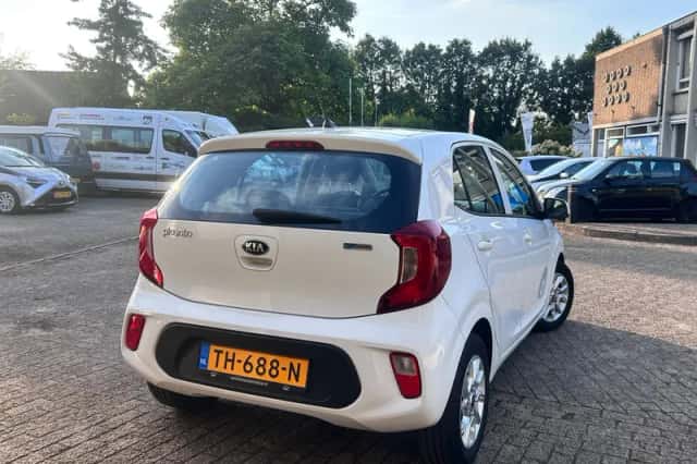 Kia Picanto (2018) thumbnail 4