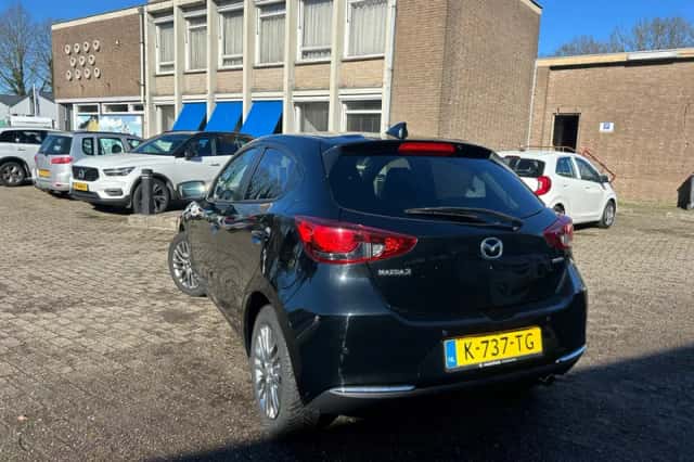 Mazda 2 (2021) thumbnail 2
