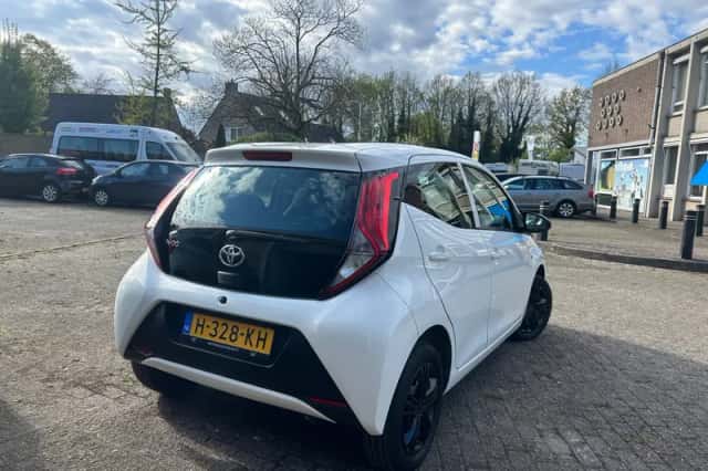 Toyota Aygo (2020) thumbnail 4