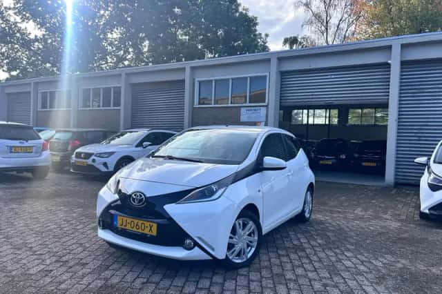 Toyota Aygo (2016) thumbnail 1