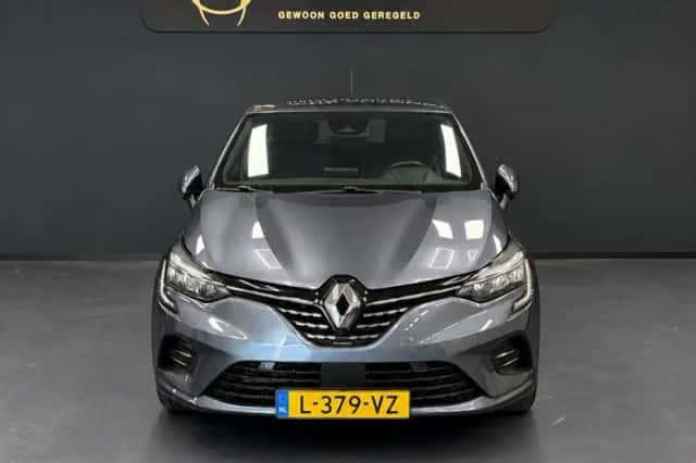 Renault Clio (2021) thumbnail 3